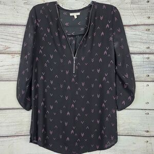 Maurices Black Arrow Print Zip Neck Long Sleeve Top S